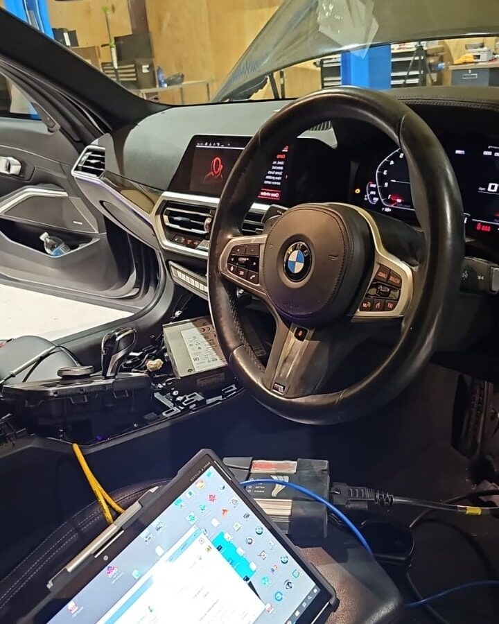 anti-theft-victor-instaling-immobiliser-lockcar-on bmw-uk