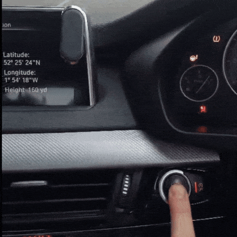Keyless car protected by a tag immobiliser that arms itself when the driver walks away