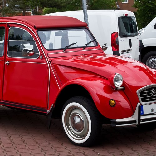 Front three-quarter view of a red Citroën 2CV6 Club
