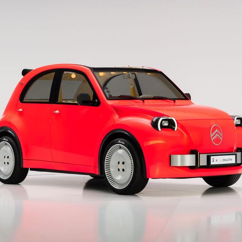 Studio photo of the Citroën 2CV concept